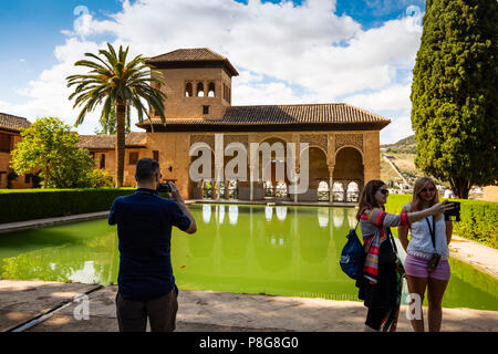 Torre de Las Damas. Gärten, Alberca & Brunnen. El des Generalife, Nazaries Paläste. Alhambra, UNESCO-Weltkulturerbe. Stadt Granada. Andalusien, Süd Stockfoto