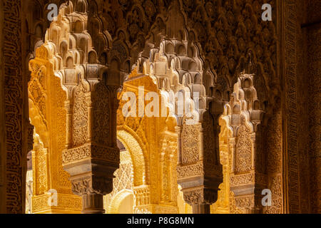 Patio de los Leones, Gericht der Löwen. Alhambra, UNESCO-Weltkulturerbe. Stadt Granada. Andalusien, Süd Spanien Europa Stockfoto