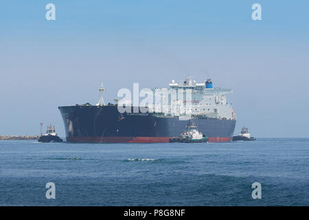 Supertanker, ALASKAN NAVIGATOR betritt den Hafen von Long Beach, Kalifornien, USA. Stockfoto