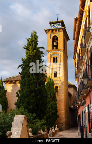 Kirche von Santa Ana, an der Plaza Nueva. Stadt Granada. Andalusien, Süd Spanien Europa Stockfoto