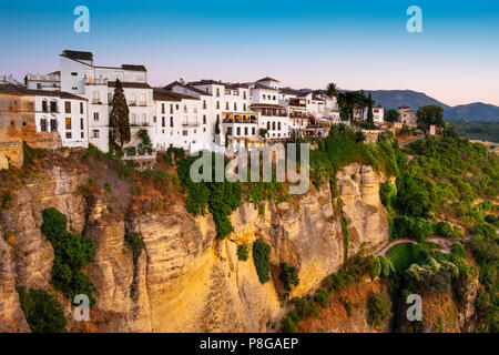 El Tajo Schlucht. Monumentale Stadt Ronda. Provinz Malaga Andalusien. Im südlichen Spanien Europa Stockfoto