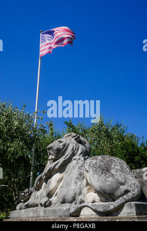 Aus Stein Statue eines Löwen, Collonges-au-Mont d'Or, Frankreich Stockfoto