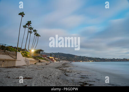 Schöne Nacht Ansicht des Scripps Strand und das Stadtbild in San Diego, Kalifornien Stockfoto