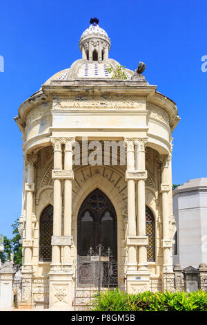Grab auf dem berühmten doppelpunkt Friedhof, Cementerio Cristóbal Colón, Vedado, Havanna, Kuba Stockfoto