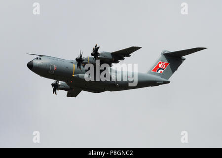 RAF Airbus A400M-Militärtransporters Atlas overhead Ipswich, Suffolk während des thw Royal Air Force flypast für das 100-jährige Jubiläum. Stockfoto