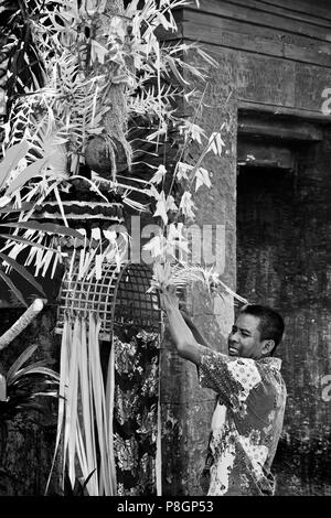 Die PENJORS heilige Berg GUNUNG AGUN sind in der traditionellen Dorf PENGLIPURAN, die während des Fest Galungan FESTIVAL - Bali, Indo Stockfoto