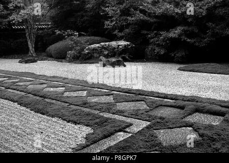 ZEN-STEINGARTEN von TENJUAN, eine wichtige Tempel in The NANZEN TEMPLE COMPLEX, KATHMANDU, NEPAL - KYOTO, JAPAN Stockfoto