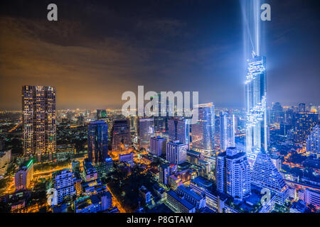 Bangkoks höchsten Wolkenkratzer der Mahanakhon Turm während der Light Show Zeremonie Stockfoto