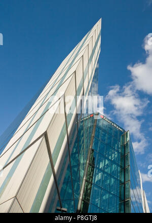 London, Großbritannien, 7. Oktober, 2006: Ernst & Young Büros am 1 More London Riverside mit klaren Himmel im Hintergrund. Beispiel für moderne Architektur Stockfoto