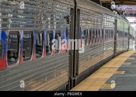 PHILADELPHIA, USA 30th Street Station regional Bahn Stockfoto