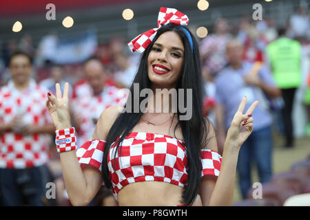 Moskau, Russland - 11. Juli: Kroatien Unterstützer während der FIFA WM 2018 Russland Semi Final Match zwischen England und Kroatien bei Luzhniki Stadion am 11. Juli 2018 in Moskau, Russland. MB Media Stockfoto