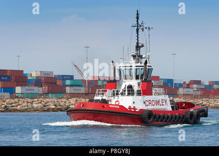 Crowley Maritime Traktorschlepper, MASTER, in den Hafen von Long Beach, Kalifornien, USA. Stockfoto