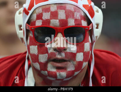 Moskau, Russland. 11. Juli 2018. Ein Fan von Kroatien ist vor der 2018 FIFA World Cup Halbfinale zwischen England und Kroatien in Moskau, Russland, 11. Juli 2018 gesehen. Quelle: Cao kann/Xinhua/Alamy leben Nachrichten Stockfoto