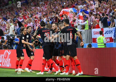 Moskau, Russland. 11. Juli 2018. Jubel über das 1:1 der Kroaten. GES/fussball/Wm 2018 Russland: Halbfinale: Kroatien - England, 11.07.2018 GES/fussball/fussball/WM 2018 Russland: Halbfinale: Kroatien vs England, Moskau, 11.Juli 2018 | Verwendung der weltweiten Kredit: dpa/Alamy leben Nachrichten Stockfoto