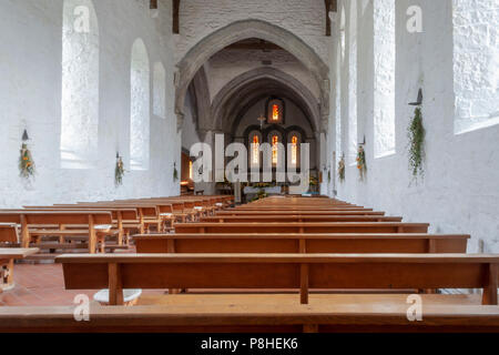 Ballintubber Abbey und Friedhof in County Mayo, Irland. Masse wurde hier kontinuierlich seit über 700 Jahren gefeiert. Stockfoto