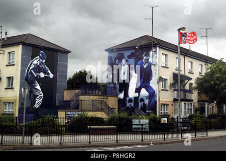 Glennfada Park, Standort des Bloody Sunday Massaker des 30. Januar 1972 und Wandmalereien in Memorial gemalt, an diesem Tag, als britische Truppen getötet 14 unarme Stockfoto