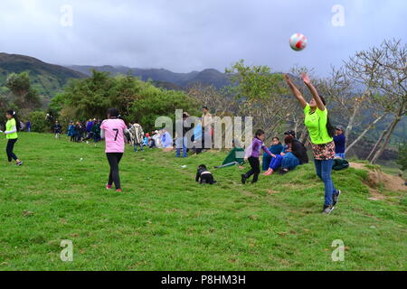 Fußball-Spiel - Fiestas de San Antonio de Padua in SAN ANTONIO Las Huaringas' - HUANCABAMBA.. Abteilung von Piura. PERU Stockfoto