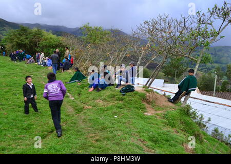 Fußball-Spiel - Fiestas de San Antonio de Padua in SAN ANTONIO Las Huaringas' - HUANCABAMBA.. Abteilung von Piura. PERU Stockfoto