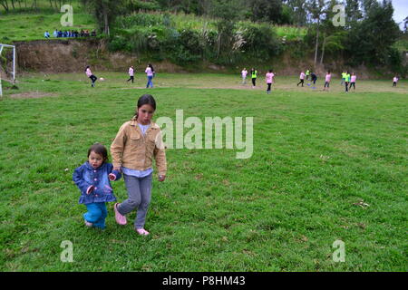 Fußball-Spiel - Fiestas de San Antonio de Padua in SAN ANTONIO Las Huaringas' - HUANCABAMBA.. Abteilung von Piura. PERU Stockfoto