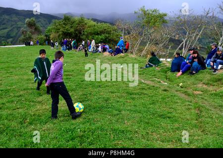 Fußball-Spiel - Fiestas de San Antonio de Padua in SAN ANTONIO Las Huaringas' - HUANCABAMBA.. Abteilung von Piura. PERU Stockfoto