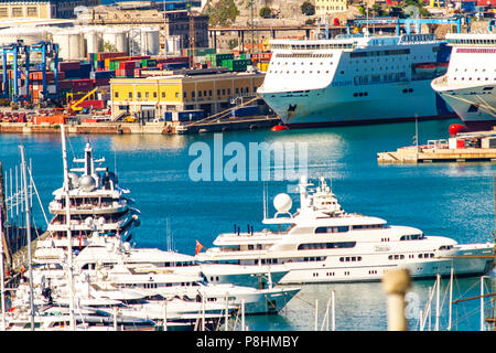 Genua, Italien, 29. APRIL 2017: Hafen von Genua in Italien. Der Hafen von Genua ist die italienische Hafenstadt. Stockfoto