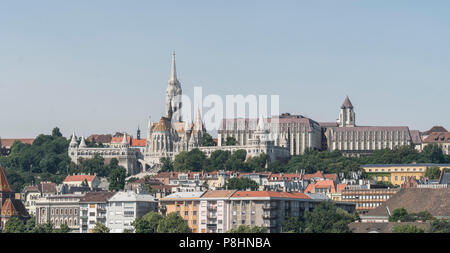 Panoramablick auf die Matthiaskirche in Budapest, Ungarn Stockfoto