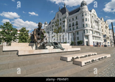 Die Statue von Attila József in Kossuth tér in Budapest, Ungarn Stockfoto