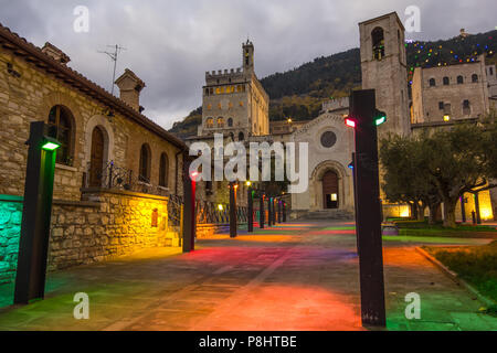 Weihnachten im historischen Zentrum von Gubbio. Square San Giovanni Stockfoto