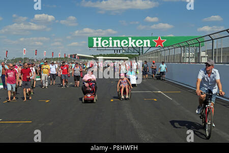 Heineken Bier Bier Werbung auf der britischen Grand Prix, Strecke, Silverstone, Silverstone, Towcester, Northampton, England, UK, NN12 8TL Stockfoto