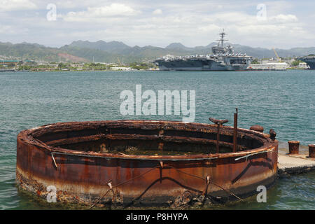 USS Arizona Memorial. Basis der Geschützturm. Weltkrieg II Valor im Pazifik National Monument, Pearl Harbor, Honolulu, Oahu, Hawaii, USA. Stockfoto