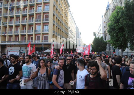 Athen, Griechenland. 11. Juli 2018. Griechische Anti-Kriegs-Aktivisten in Athen gegen den Krieg im Allgemeinen und speziell der NATO. Credit: George Panagakis/Pacific Press/Alamy leben Nachrichten Stockfoto