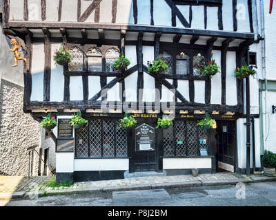 23. Mai 2018: Dartmouth, Devon, Großbritannien - Der Cherub, einer sehr alten Pub in höheren Straße. Das Gebäude ist vermutlich um 1380 errichtet worden sind. Stockfoto