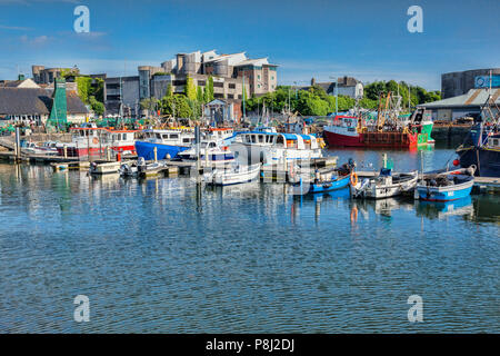 Vom 9. Juni 2018: Plymouth, Devon, Großbritannien - Das Barbican, mit Mehrfamilienhäusern und den Jachthafen. Stockfoto