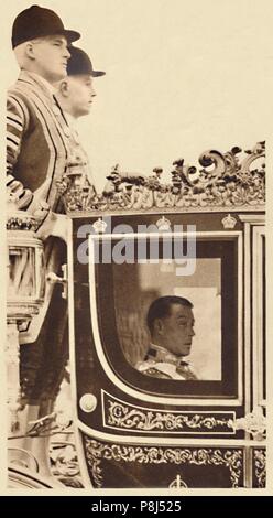 "Erste Drive als Monarch", 1937. König Edward VIII. Verlassen den Buckingham Palace für einen Deich im St James' s. Von Krönung Souvenir Buch 1937, edite Stockfoto