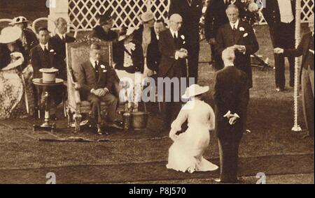 "Knicks zu Ihrem König", 1936, (1937). Debutant dargestellt an Royal Garden Party, Buckingham Palace, 1936 Edward VIII. Von Krönung Souvenir Buch 193 Stockfoto