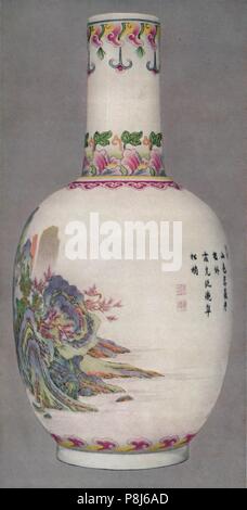 "Porzellan Flasche im Ku Yueh Das hsuan Stil. Ch'ien Lange Zeit, 1736-1796" (1928). Artist: Unbekannt. Stockfoto