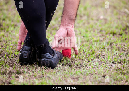 POINTNOIRE/DEMOKRATISCHE REPUBLIK KONGO - 18 Mai 2013 - Bewunderer Rugbyspieler bis zu warm Stockfoto