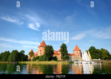 Blick auf Trakai Burg über See, Litauen Stockfoto