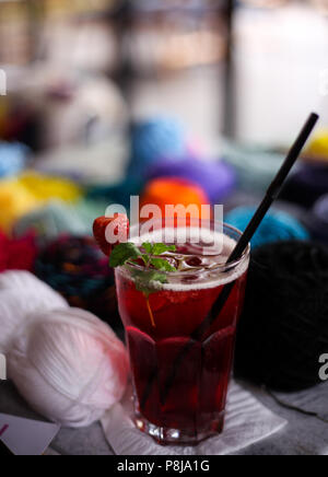 Starwberry Eistee und Handwerk Material Stockfoto