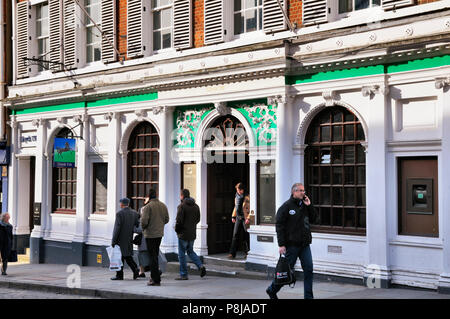 Lloyds Bank High Street, Guildford, Surrey, England, Großbritannien Stockfoto