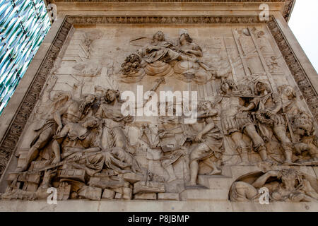 Ein bas-relief (Bildhauerei) An der Basis Der Denkmal für den großen Brand von London, London, England Stockfoto