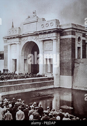 Die Menin Gate Memorial zu den fehlenden ist ein Kriegerdenkmal in Ypern, Belgien, gewidmet der Britische und Commonwealth Soldaten, die im Ypernbogens des Zweiten Weltkrieges getötet wurden ich und ihre Gräber sind unbekannt. Die Gedenkstätte ist am östlichen Ausgang der Stadt gelegen, bildet den Ausgangspunkt für eine der wichtigsten Straßen der Stadt, die alliierten Soldaten an die Front geführt. Von Sir Reginald Blomfield entworfen und gebaut und von der Commonwealth Kriegsgräber Kommission gepflegt, die Menin Gate Memorial wurde am 24. Juli 1927 von Feldmarschall Lord Plumer vorgestellt. Stockfoto