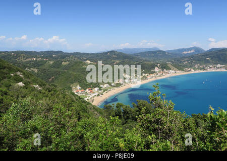Küste von Dorf Afionas auf Insel Korfu (Griechenland). Mit Blick auf die Bucht von Ag. Georgios Armenadon. Stockfoto