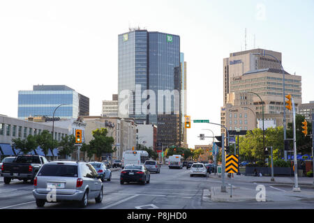 Winnipeg, Manitoba/Kanada - 10. Juli 2018: Nachmittag der Verkehr an der Hauptstraße Stockfoto