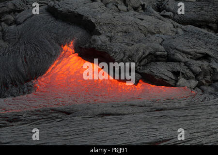 Frische Pahoehoe-lava Fluss von der Puu oo an den Flanken des Kilauea Vulkans vent, auf der grossen Insel von Hawai'i Stockfoto