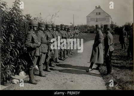 . 277 Erzherzog Karl besichtigt Neue Projektsuniformen, 23.9.1916 (BildID) 15548718 Stockfoto