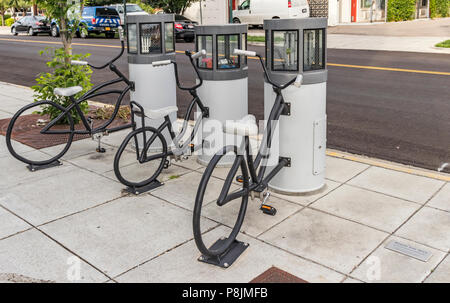 Boise, Idaho, USA - Juni 6, 2018: Fahrrad Trio, interaktive Kunst im öffentlichen Raum Installation mit Sound Komponenten außerhalb des Leinen Gebäude in der Innenstadt von Boise Stockfoto