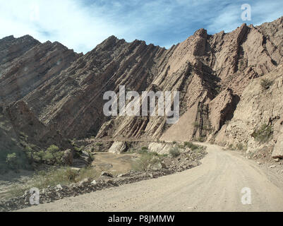 Der Blick entlang der malerischen Route 76, in La Rioja Provinz, Argentinien. Stockfoto