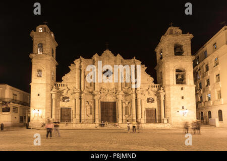 Außenansicht der Kathedrale der Unbefleckten Empfängnis der Jungfrau Maria in der Plaza de la Catedral, Havanna, Kuba Stockfoto