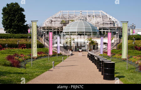 Der Eingang zum Phipps Conservatory in Schenley Park, Pittsburgh, Pennsylvania, USA im Sommer Stockfoto